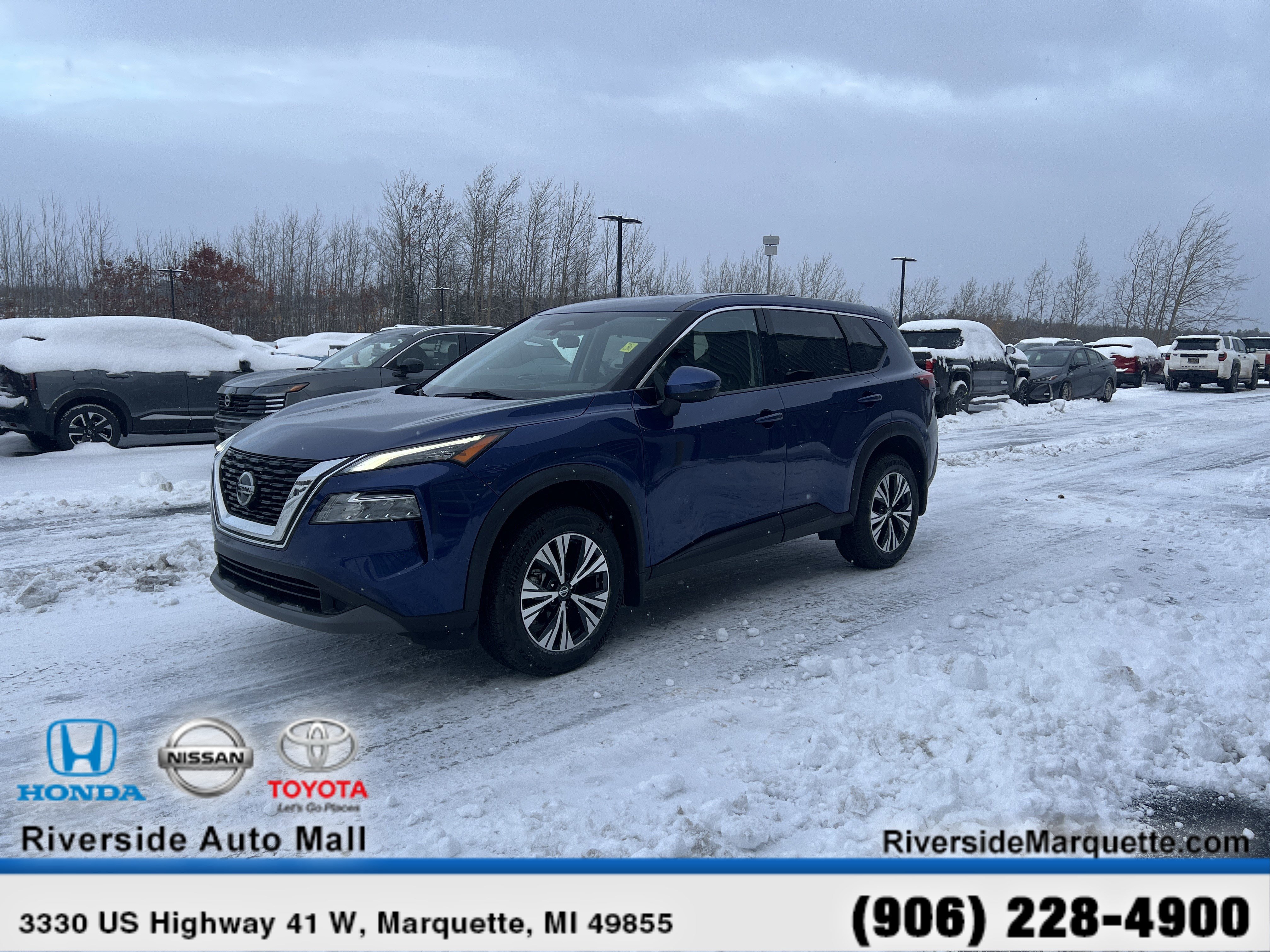 Used 2021 Nissan Rogue SV image 3