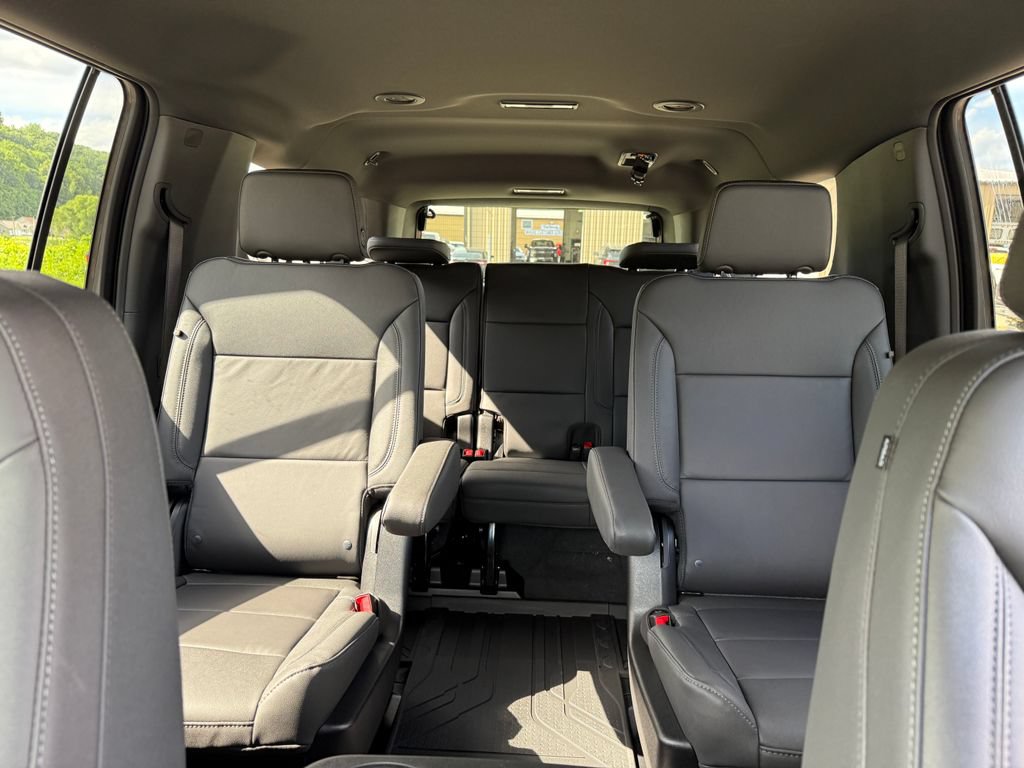 New 2026 Chevrolet Suburban LT w/ Comfort Package AWD/4WD image 25