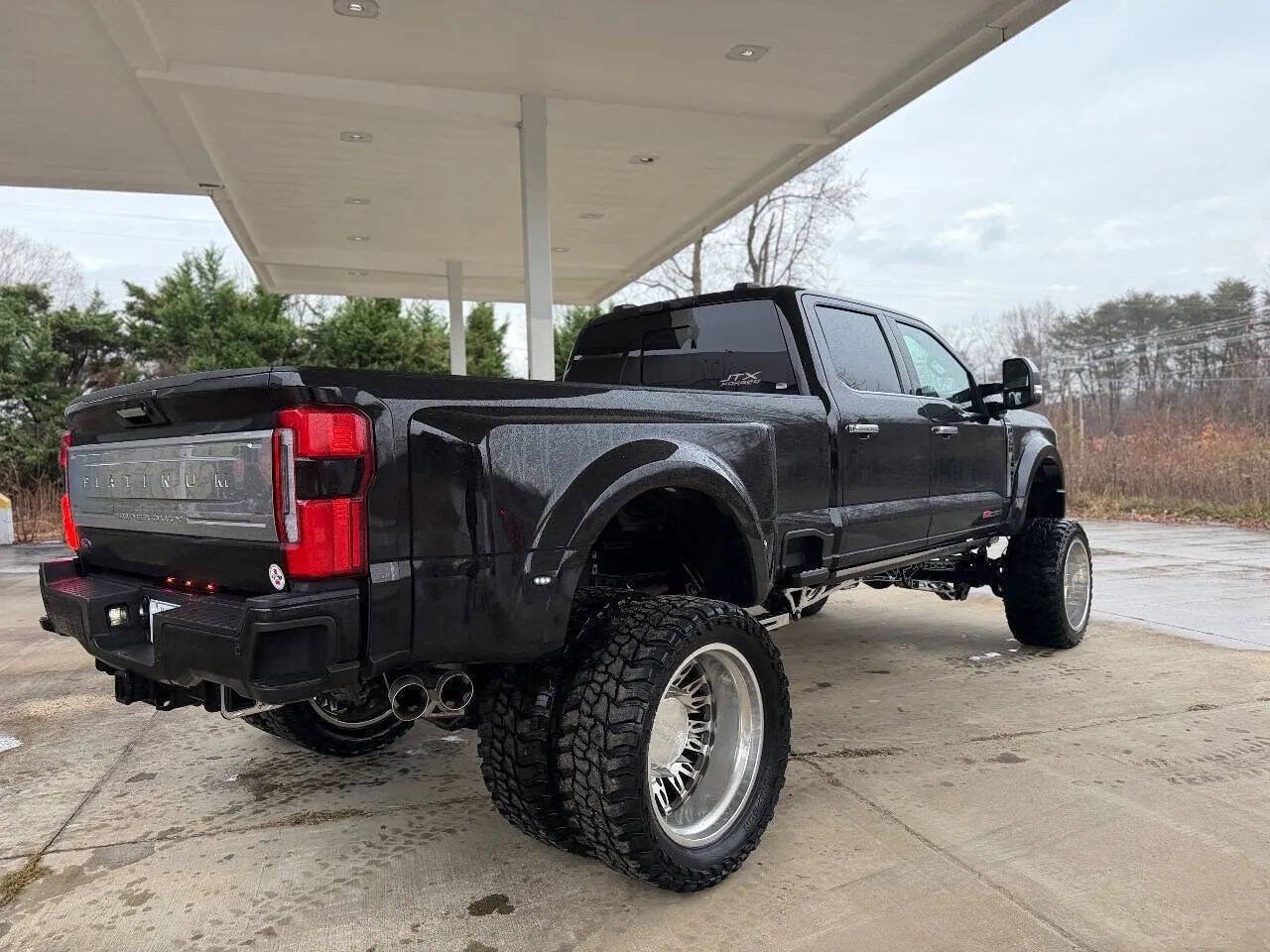 Used 2024 Ford F450 Platinum w/ FX4 Off-Road Package image 6