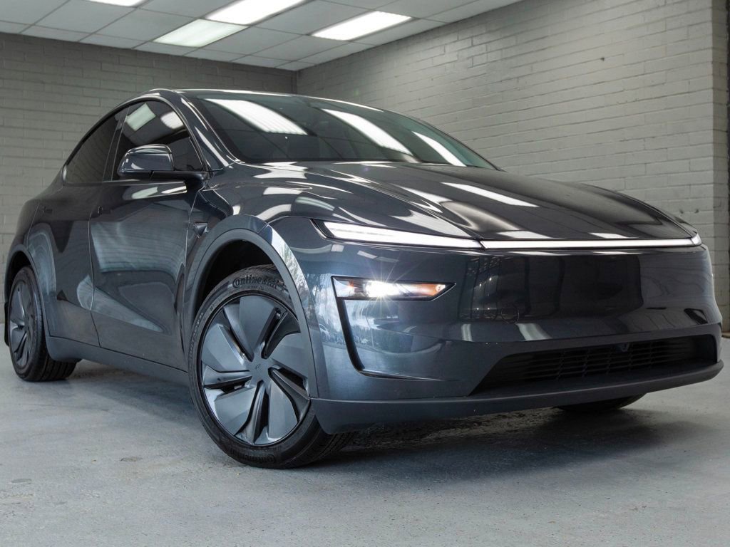 Used 2026 Tesla Model Y Long Range AWD/4WD image 1