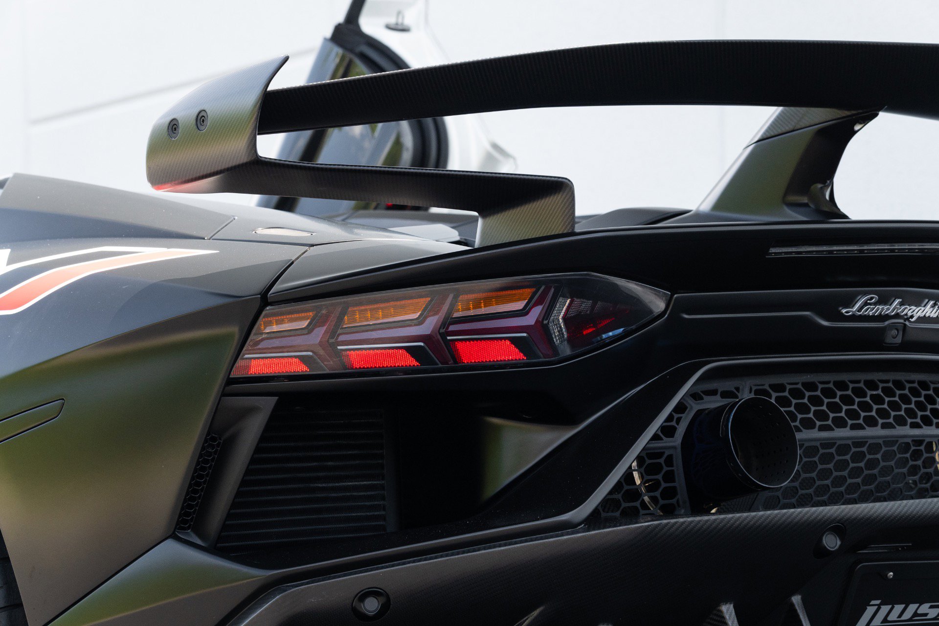 Used 2020 Lamborghini Aventador SVJ AWD/4WD image 44
