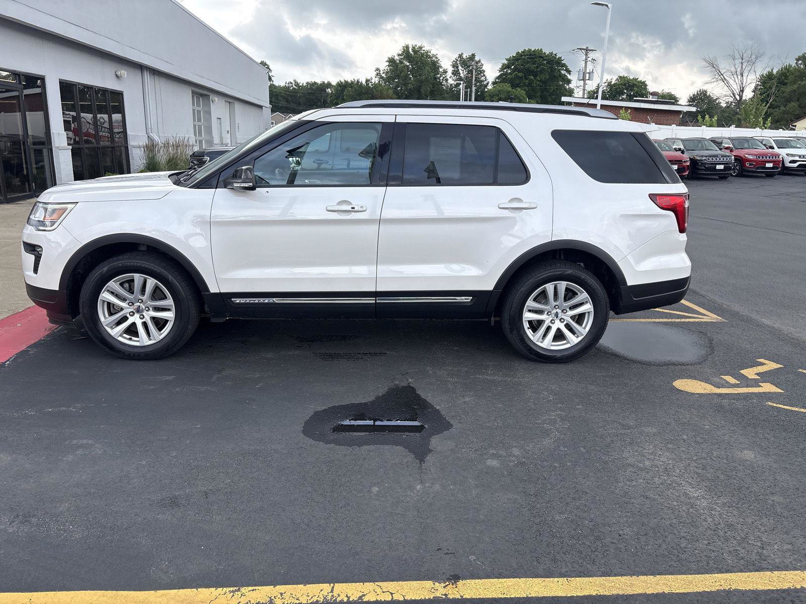 Used 2018 Ford Explorer XLT w/ Equipment Group 202A AWD/4WD image 8