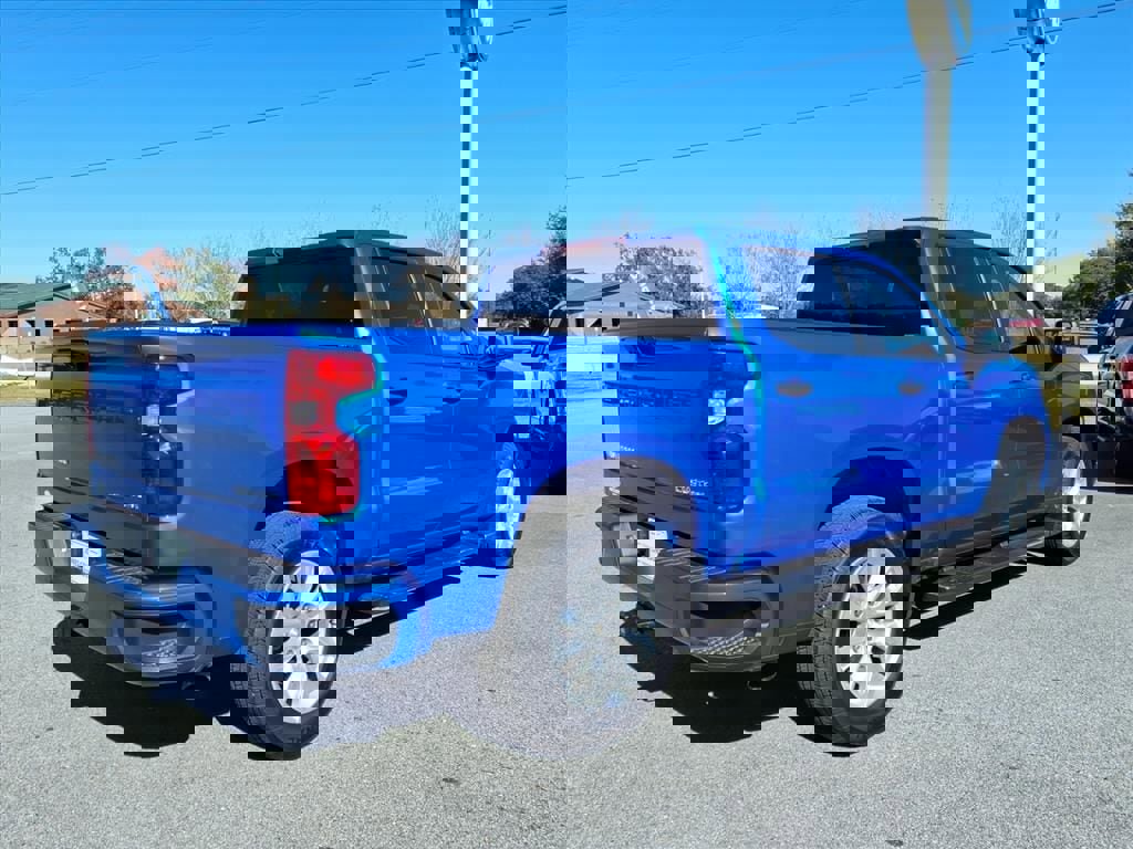 Used 2025 Chevrolet Silverado 1500 Custom image 2