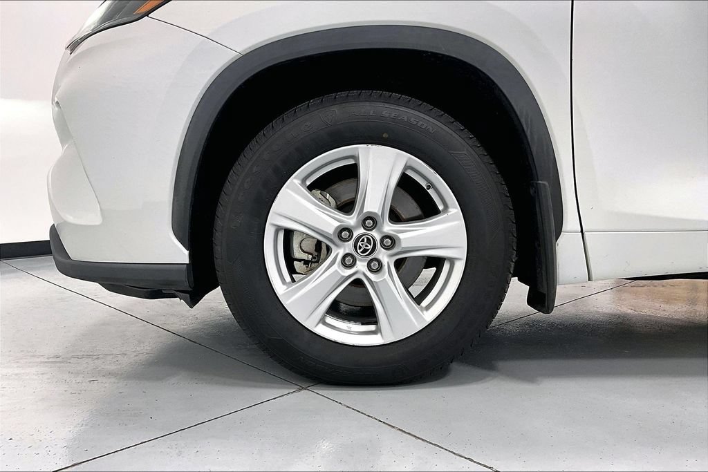 Used 2023 Toyota Highlander L AWD/4WD image 10