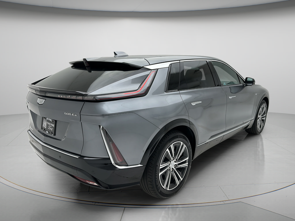 Used 2023 Cadillac Lyriq AWD image 3