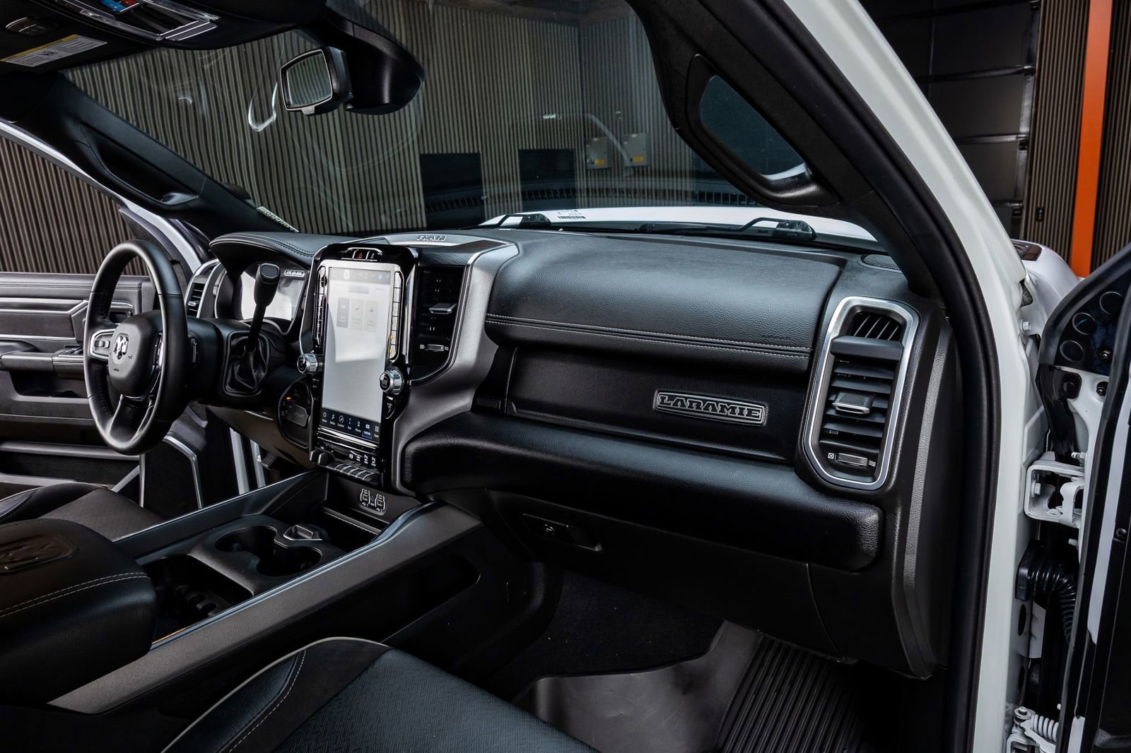 Used 2024 RAM 3500 Laramie w/ Night Edition AWD/4WD image 17