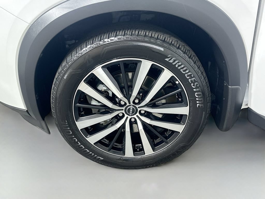 Used 2025 Nissan Pathfinder Platinum FWD image 32