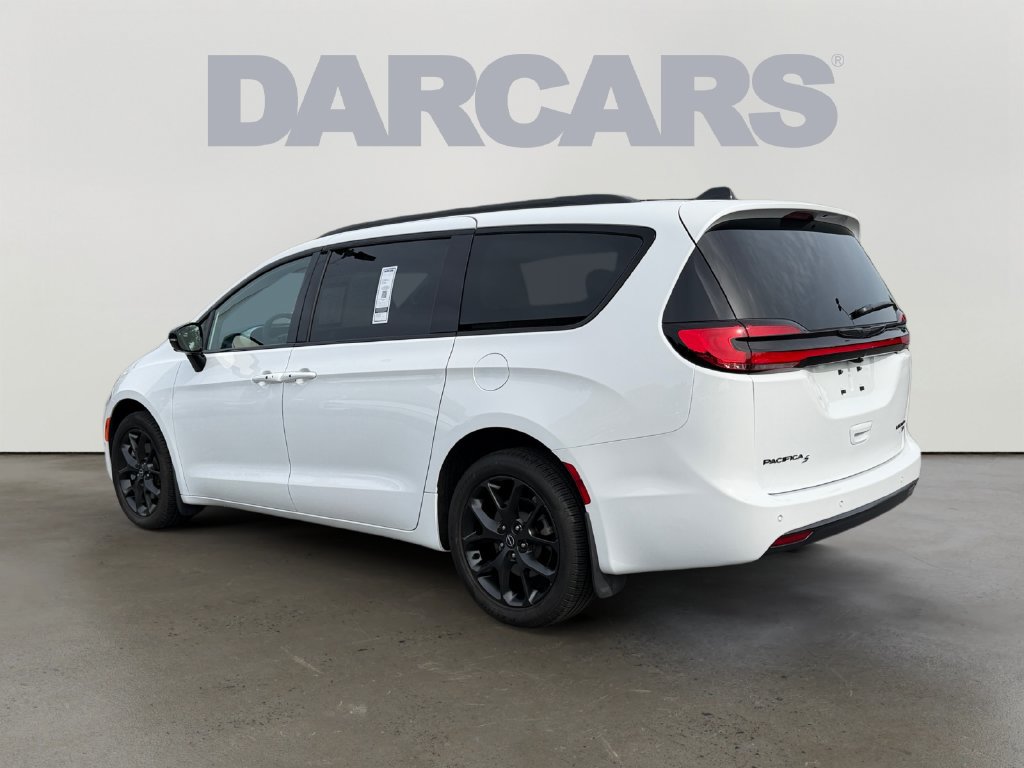 Used 2026 Chrysler Pacifica Limited w/ Uconnect Theater Family Group AWD/4WD image 5