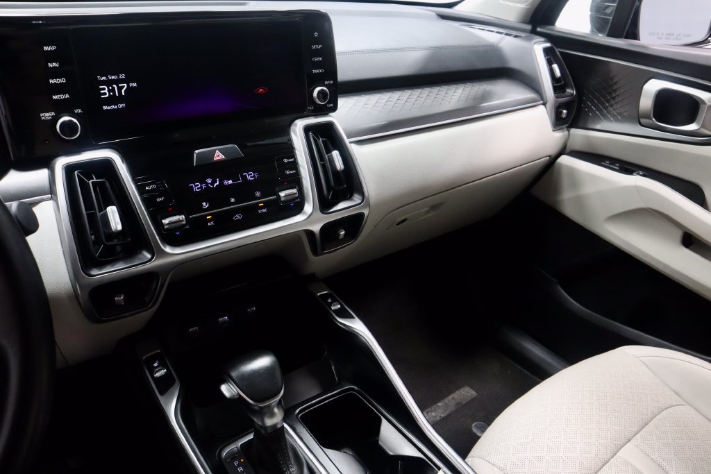 Used 2022 Kia Sorento S FWD image 31