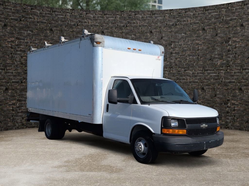 Used 2016 Chevrolet Express 3500 Extended RWD image 2