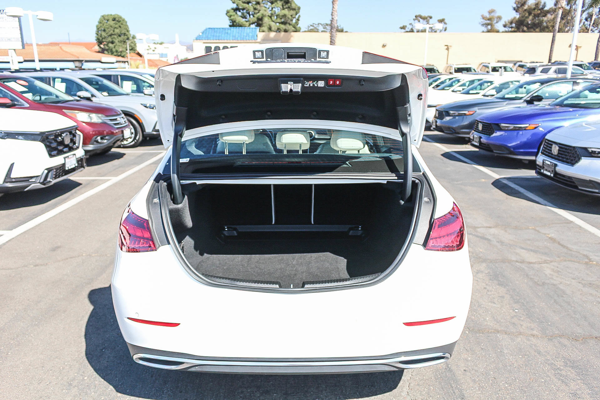 Used 2025 Mercedes-Benz C 300 4MATIC Sedan image 17