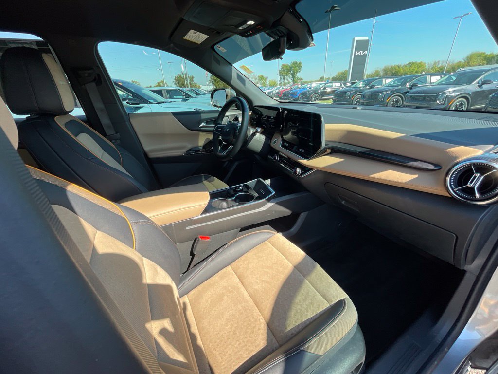 Used 2025 Chevrolet Equinox ACTIV w/ Safety and Technology Package FWD image 28