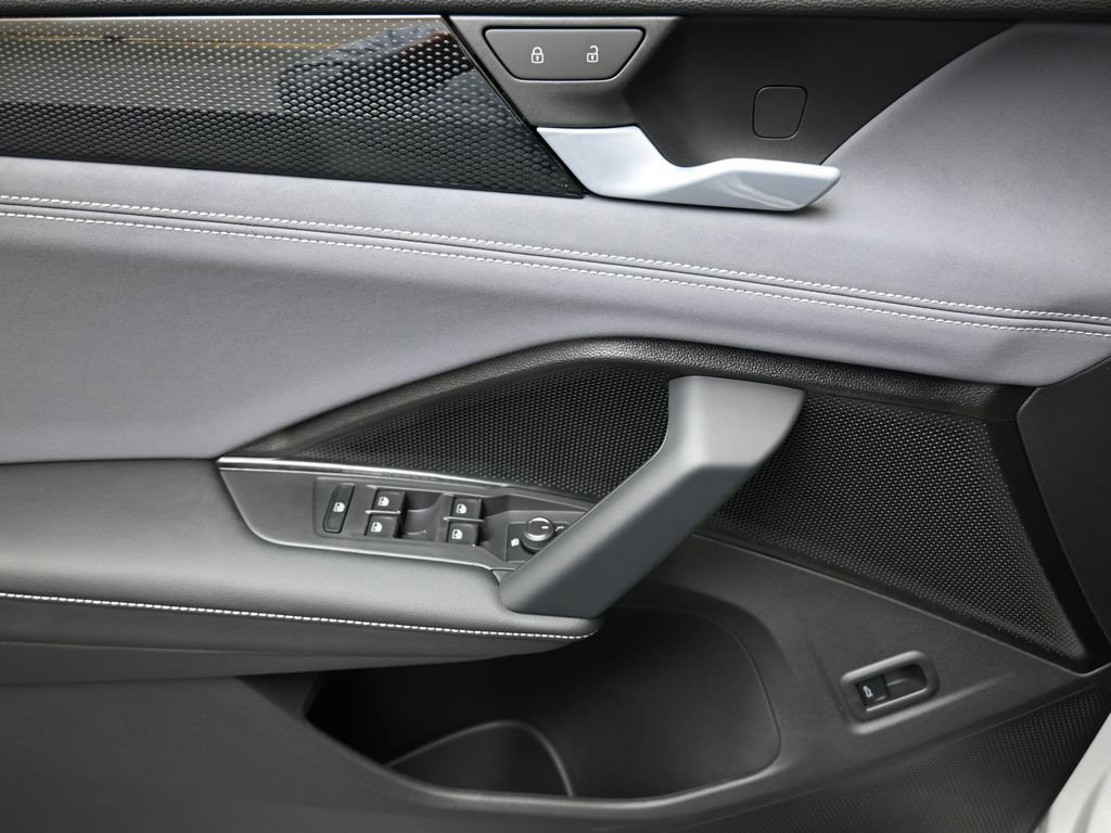 New 2026 Volkswagen Tiguan SE R-Line image 21