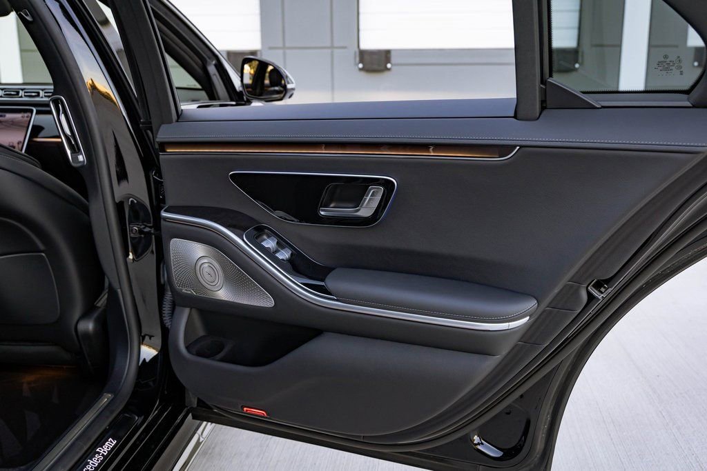 Used 2023 Mercedes-Benz S 500 4MATIC w/ AMG Line image 30