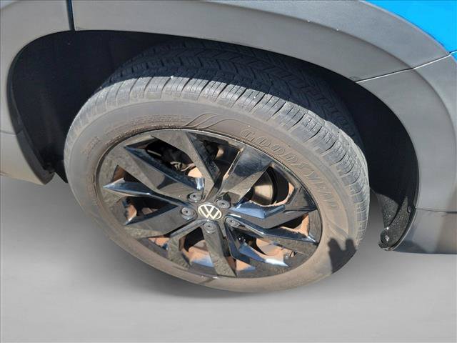 Used 2023 Volkswagen Taos SE w/ Black Wheel Package FWD image 12