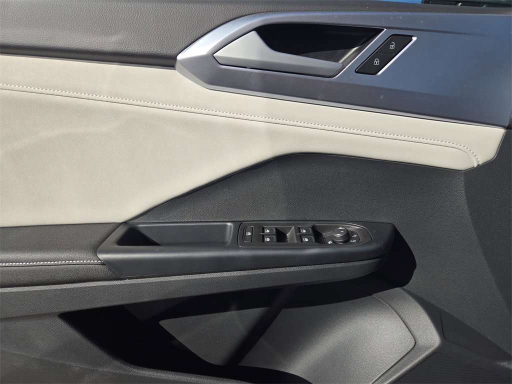 New 2026 Volkswagen Taos SE image 18