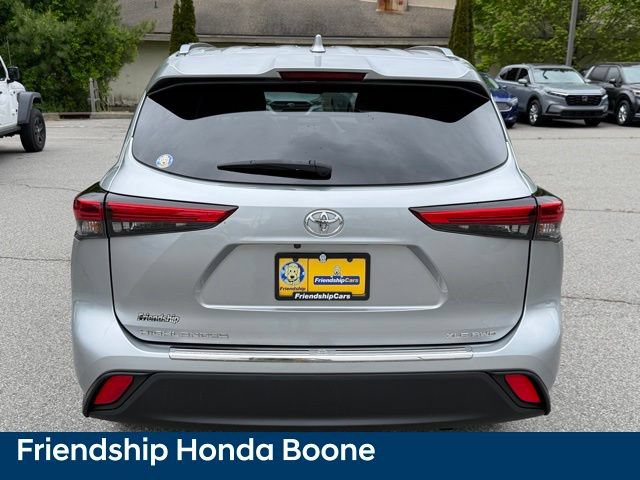 Used 2020 Toyota Highlander XLE AWD/4WD image 6