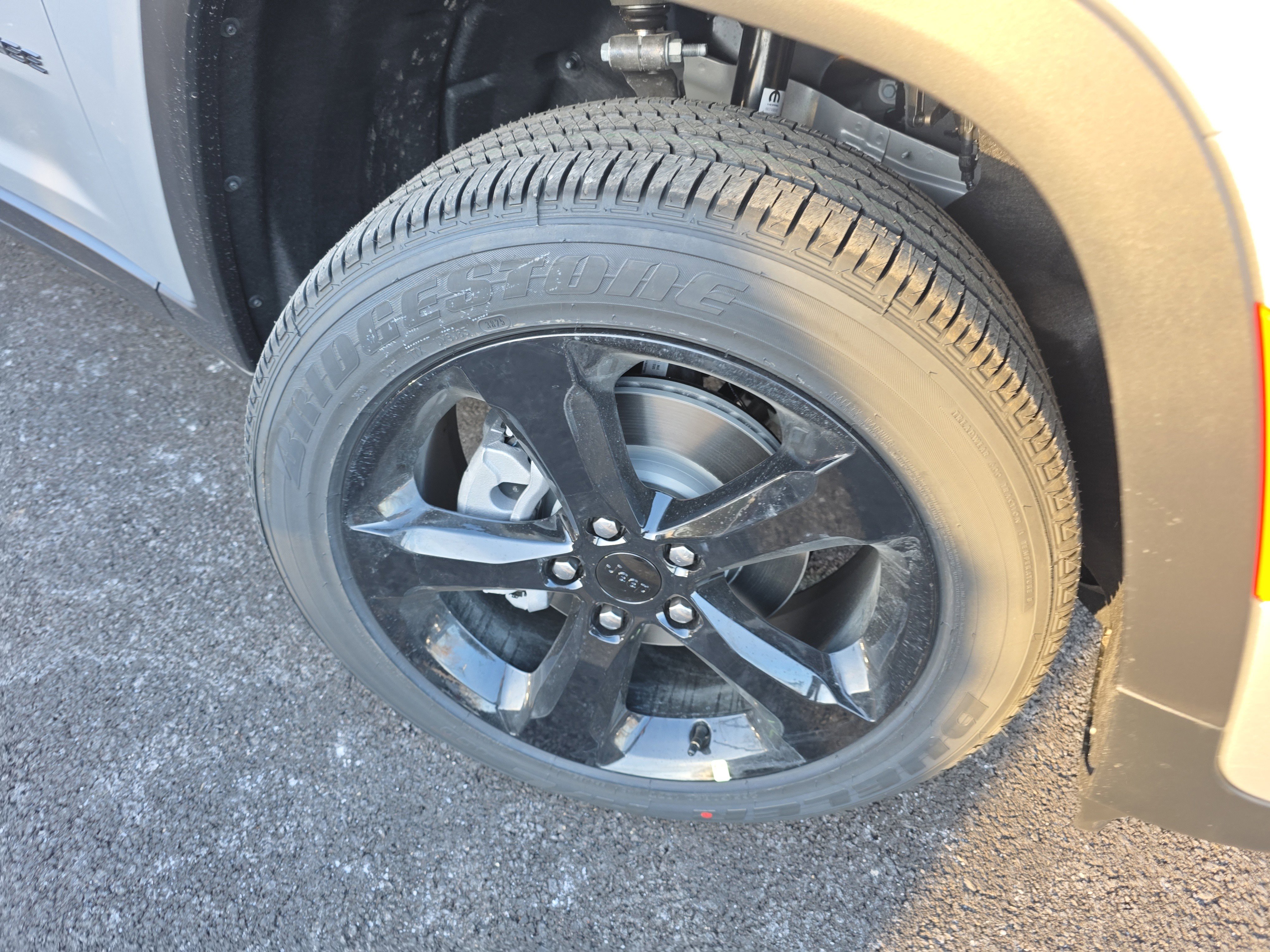 New 2025 Jeep Grand Cherokee Altitude image 25