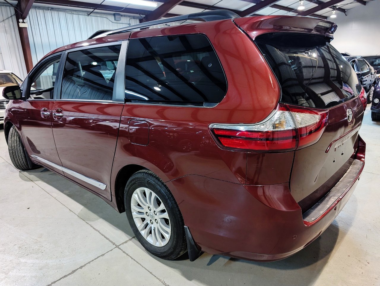 Used 2017 Toyota Sienna XLE Premium image 7