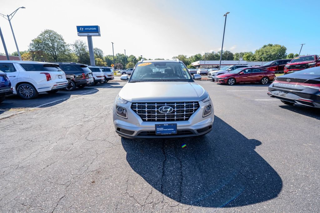 Used 2024 Hyundai Venue SEL image 2