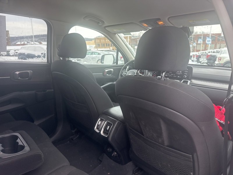 Used 2022 Kia Sorento LX image 8