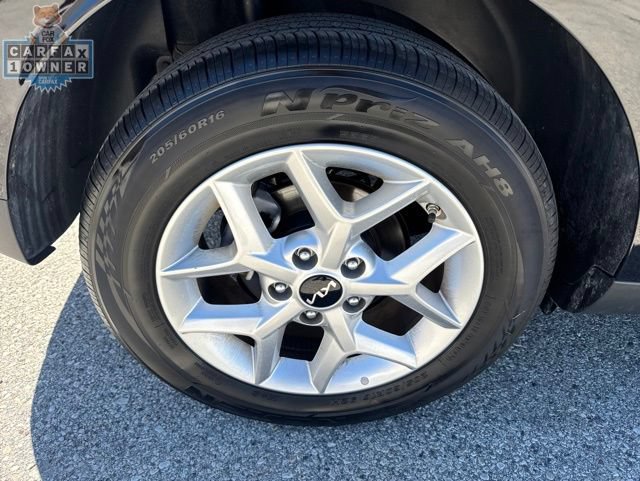 Used 2025 Kia Soul LX w/ LX Technology Package FWD image 15