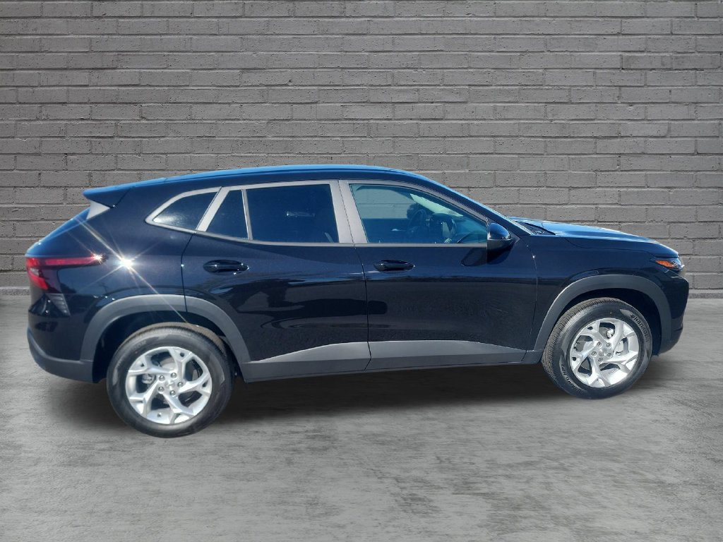 New 2026 Chevrolet Trax LS w/ LS Convenience Package FWD image 8