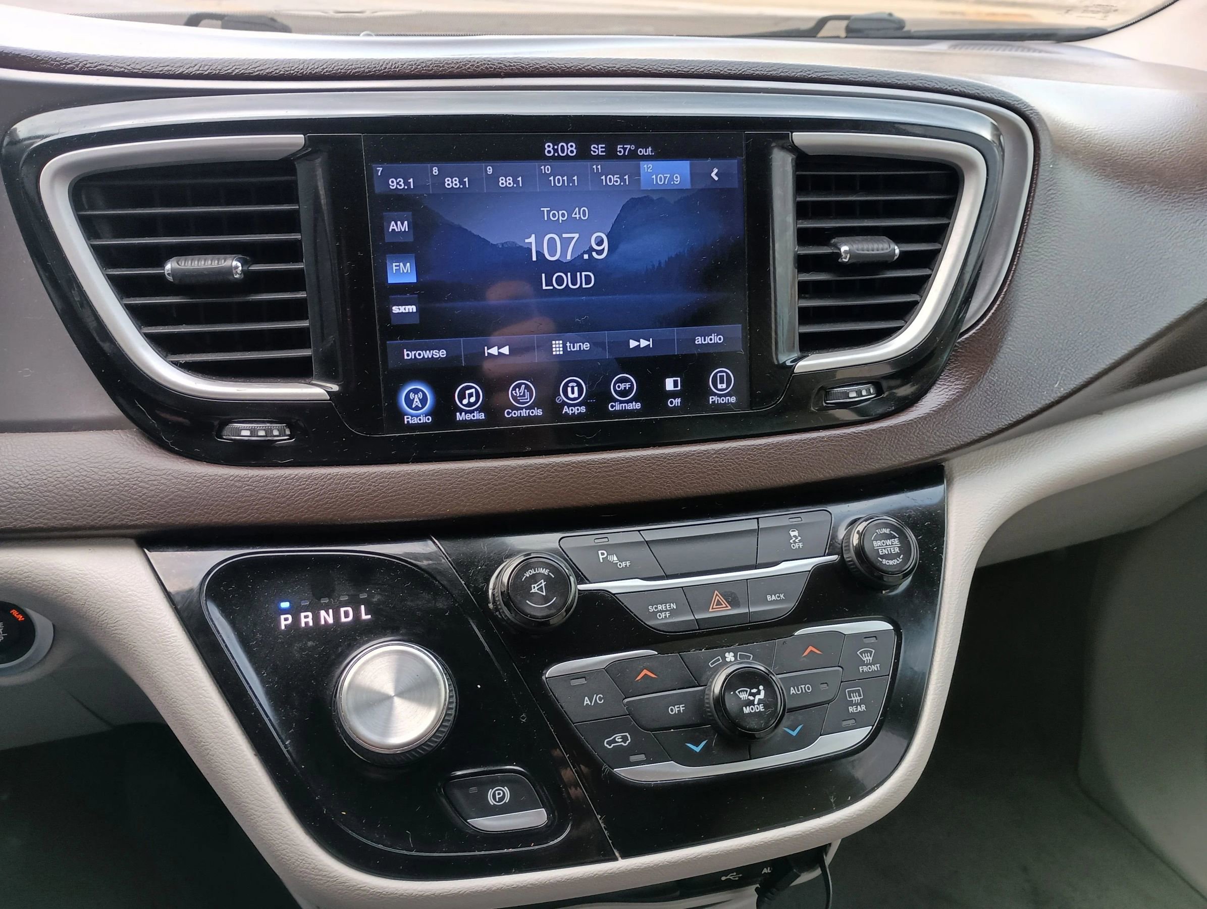 Used 2017 Chrysler Pacifica Touring-L image 18