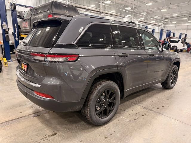 New 2026 Jeep Grand Cherokee Laredo image 3