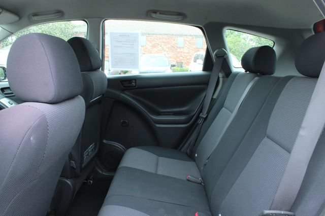 Used 2006 Pontiac Vibe w/ Preferred Package FWD image 27