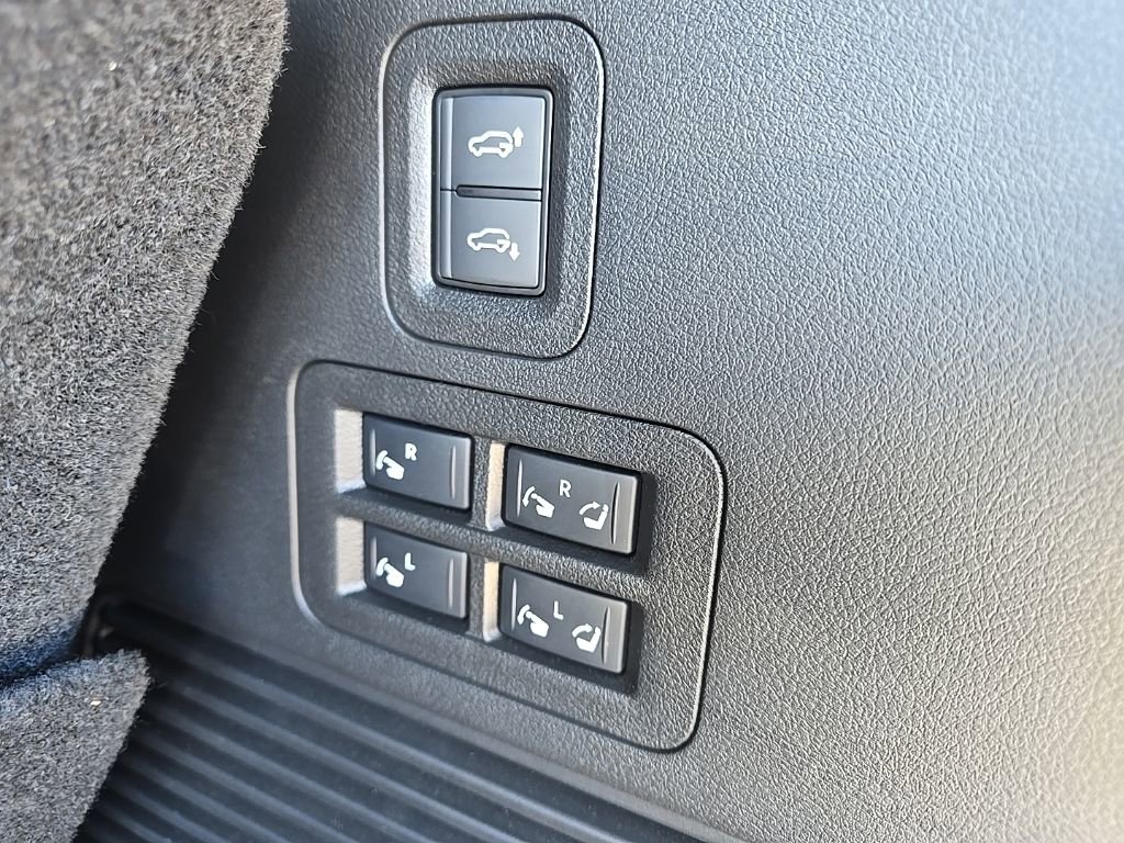 Used 2025 Nissan Armada Platinum Reserve AWD/4WD image 11