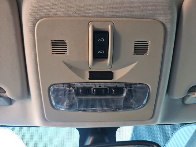 Used 2011 Land Rover LR2 HSE LUX image 19