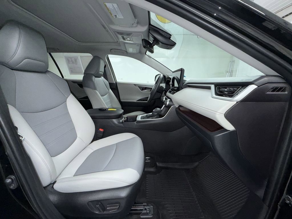 Certified 2025 Toyota RAV4 Limited w/ Advanced Technology Package AWD/4WD image 8