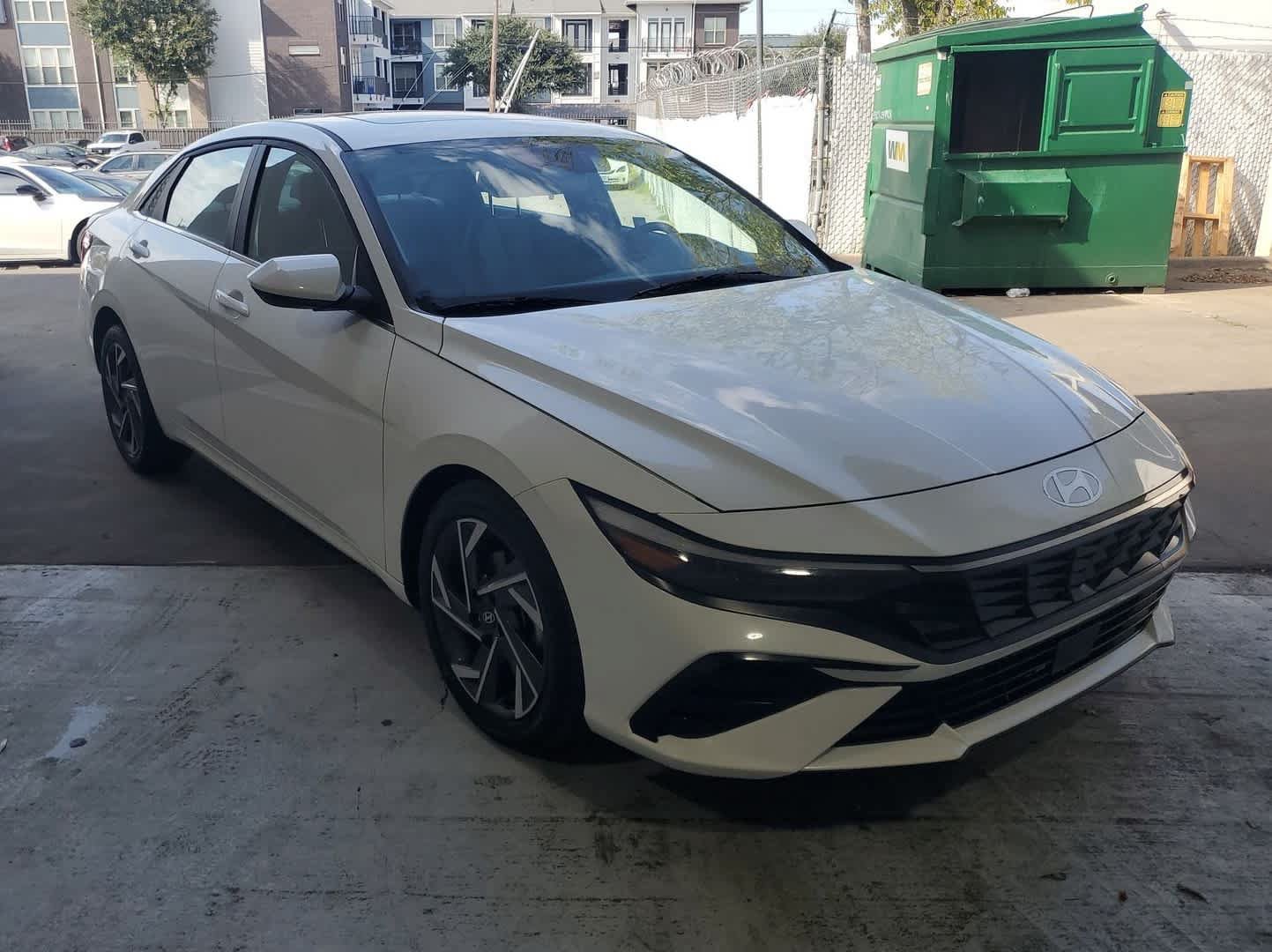 Used 2025 Hyundai Elantra SEL FWD image 9