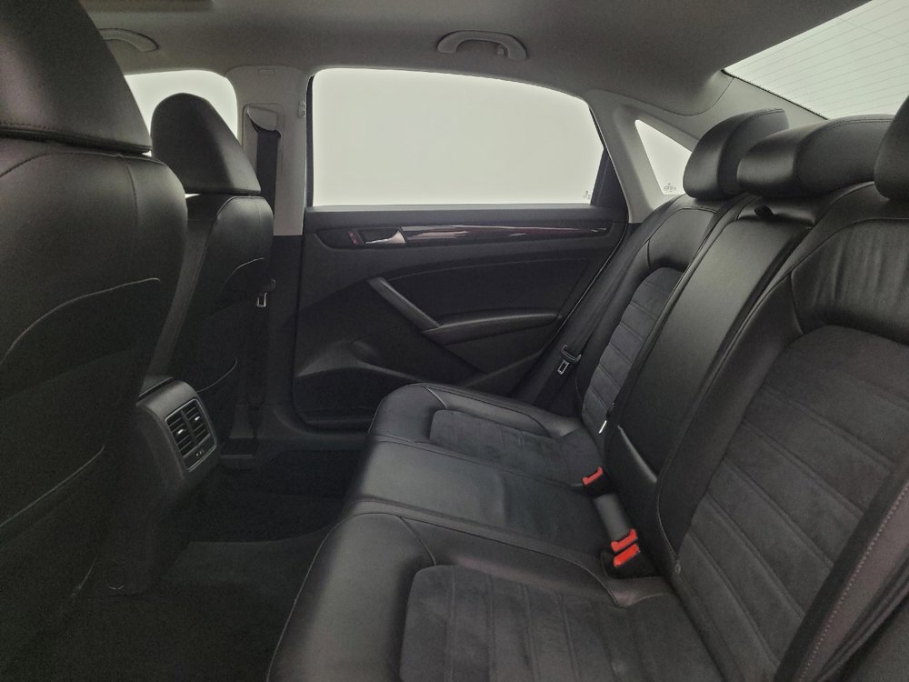 Used 2015 Volkswagen Passat 1.8T SEL Premium image 18