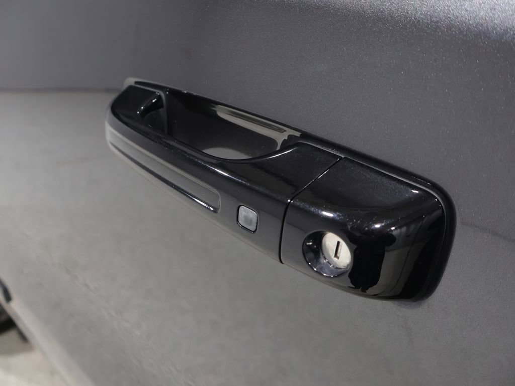Used 2024 RAM 1500 Laramie AWD/4WD image 11