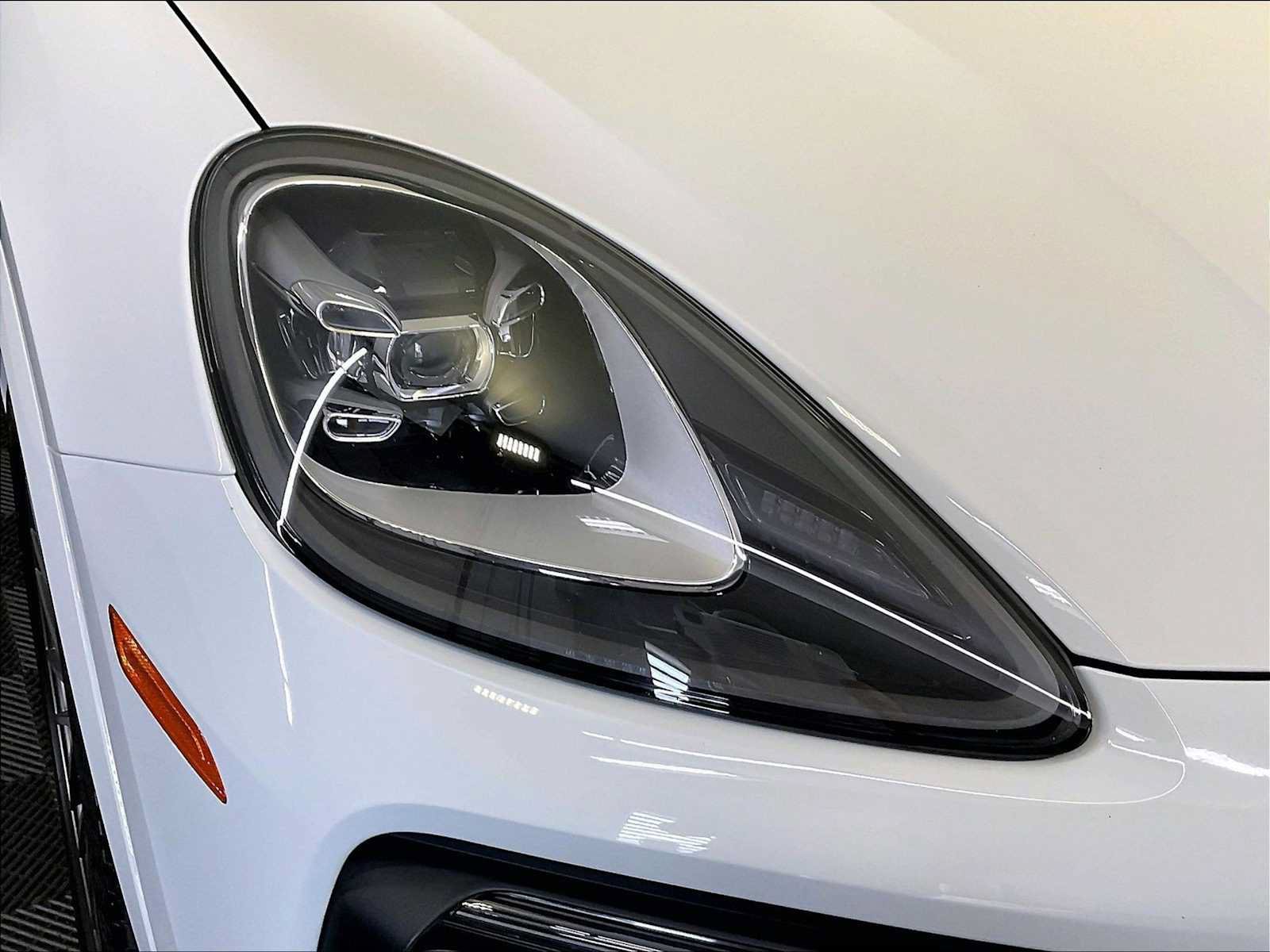 Certified 2023 Porsche Cayenne Platinum Edition AWD/4WD image 12