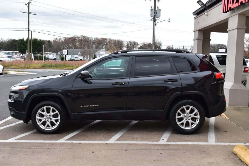 Used 2016 Jeep Cherokee Sport image 5