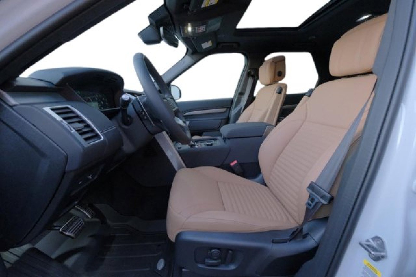 New 2025 Land Rover Discovery Dynamic SE image 12