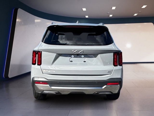 Certified 2026 Kia Sorento S w/ S Panoramic Sunroof Package AWD/4WD image 4