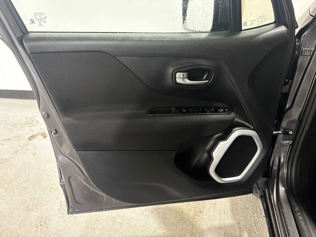 Used 2021 Jeep Renegade Latitude w/ Convenience Group image 18