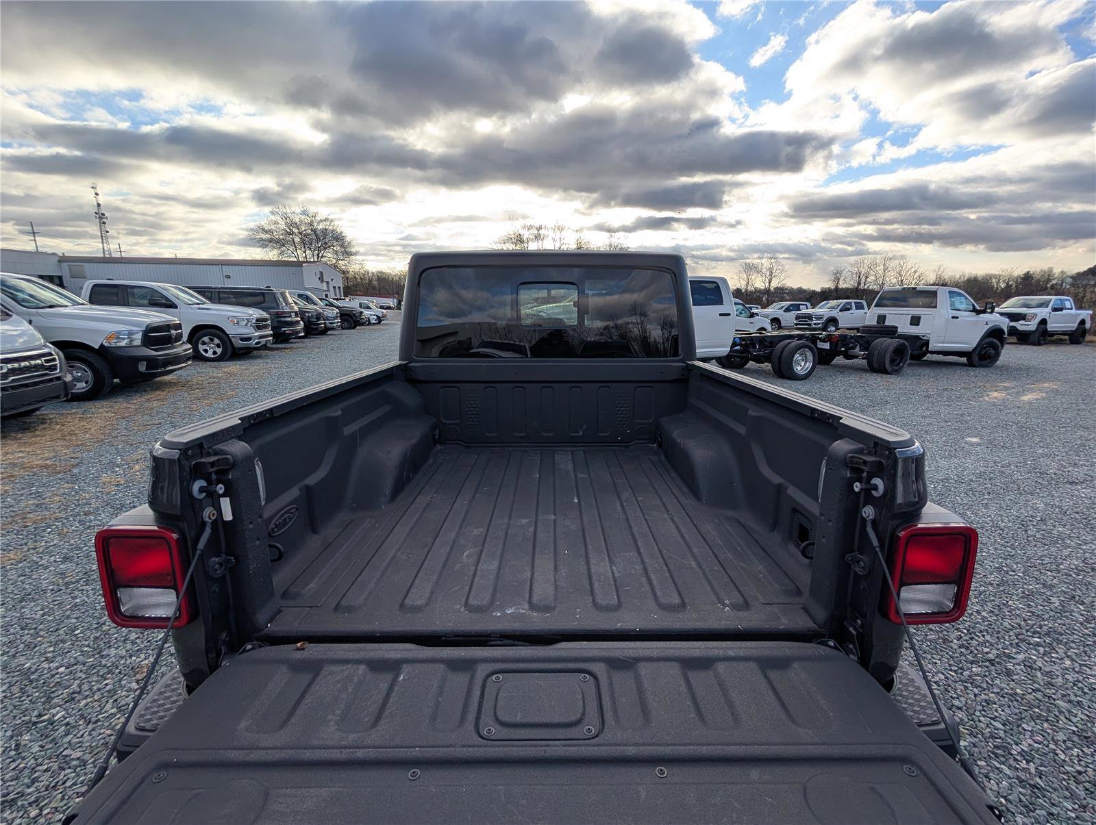 Used 2021 Jeep Gladiator Willys image 9