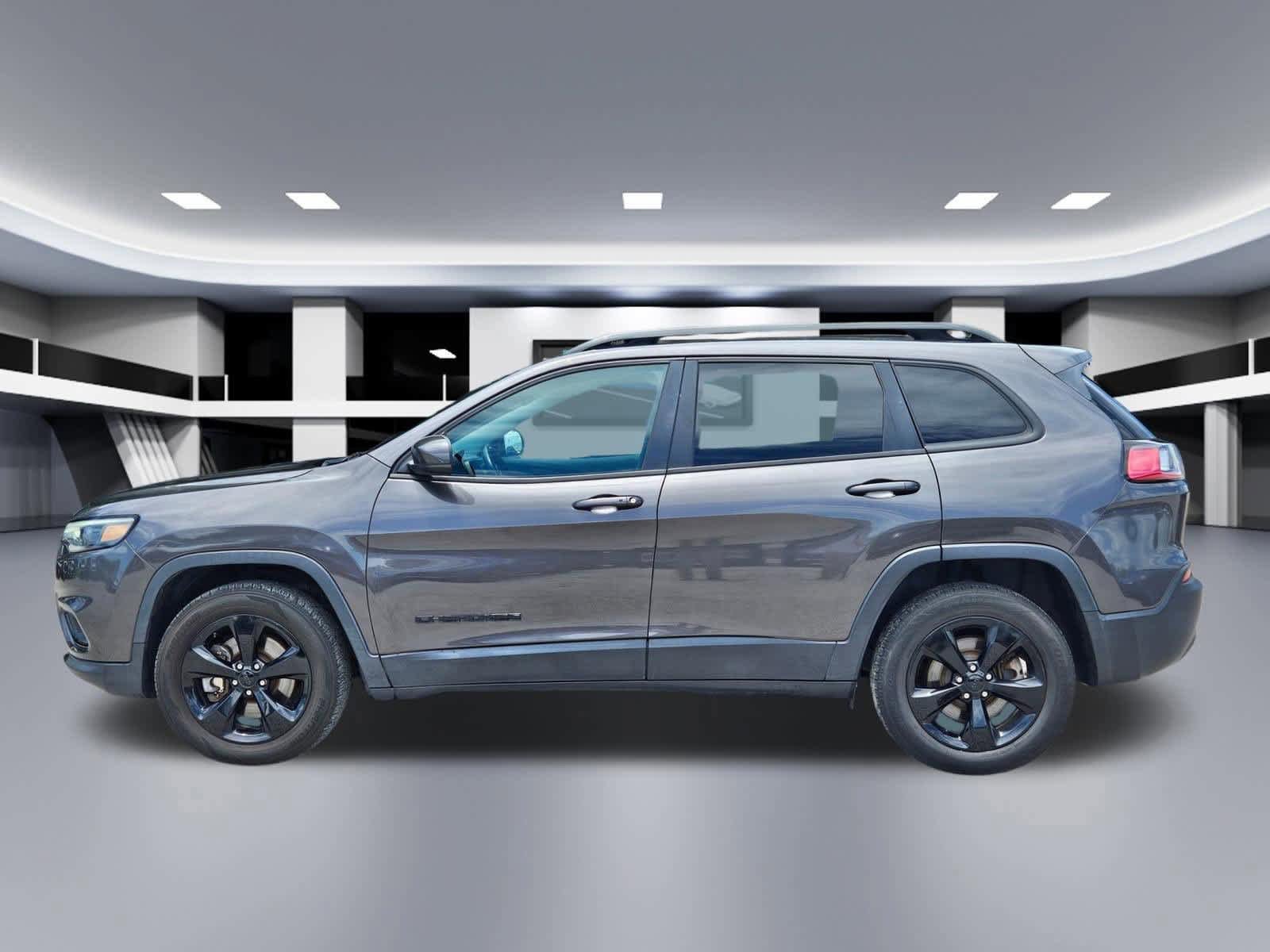 Used 2019 Jeep Cherokee Latitude Plus AWD/4WD image 3