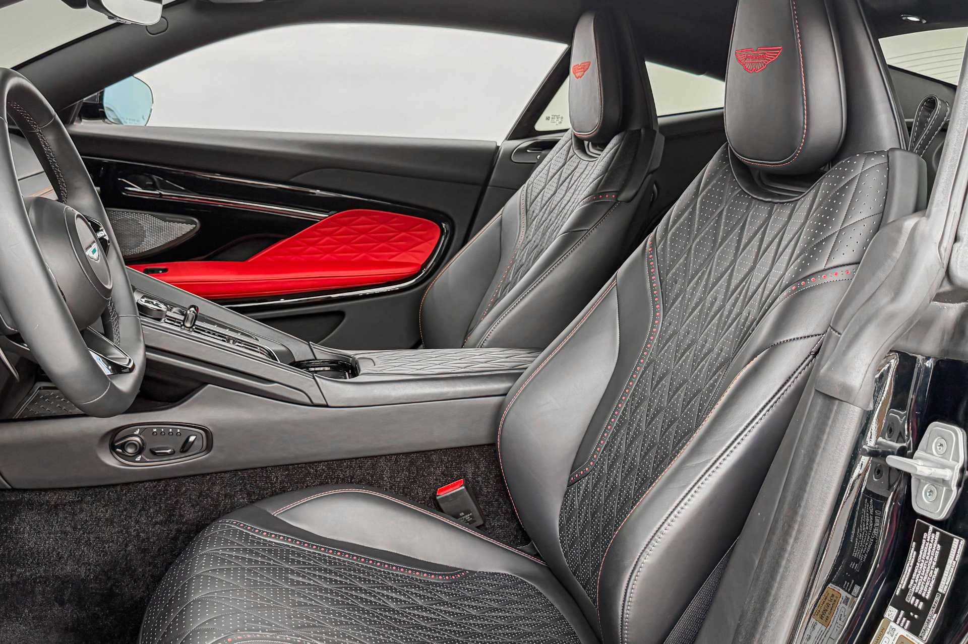 Used 2024 Aston Martin DB12 Coupe RWD image 28