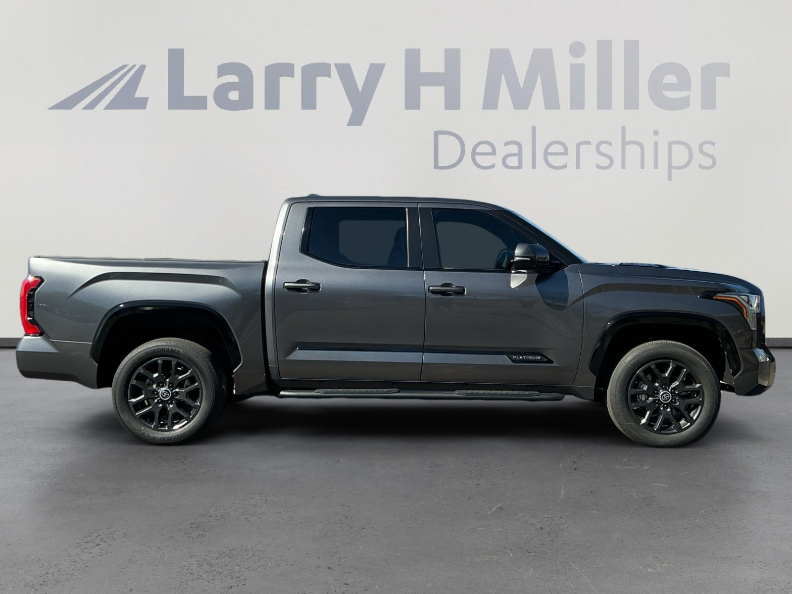 Used 2024 Toyota Tundra Platinum AWD/4WD image 6