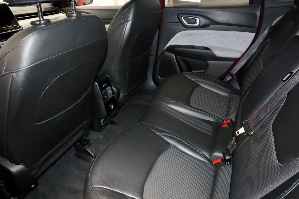 Used 2025 Jeep Compass Latitude AWD/4WD image 20