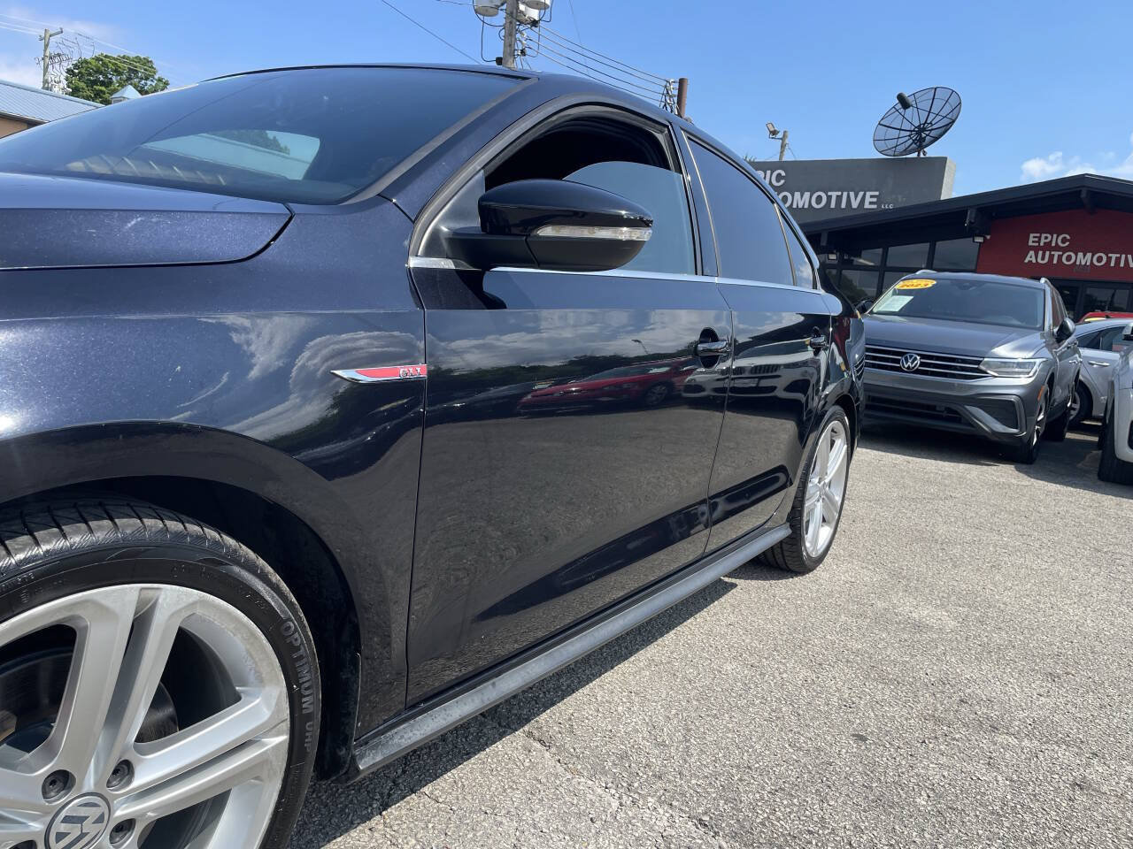 Used 2017 Volkswagen Jetta GLI FWD image 7