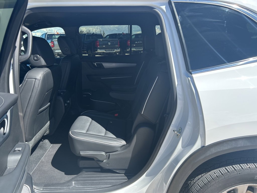 Used 2026 Buick Enclave Preferred AWD/4WD image 18