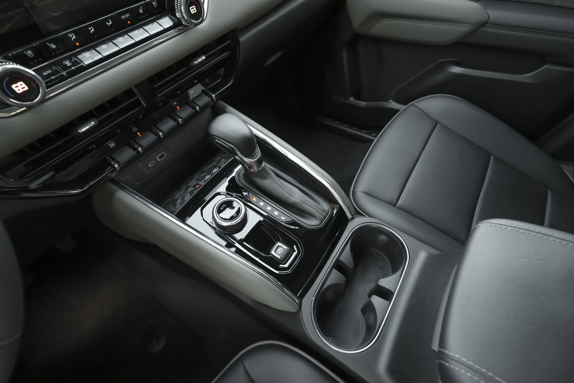 Used 2024 GMC Canyon Denali w/ LPO, Denali Black Edition image 11