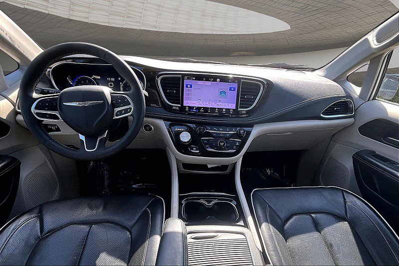 Used 2023 Chrysler Pacifica Limited image 15